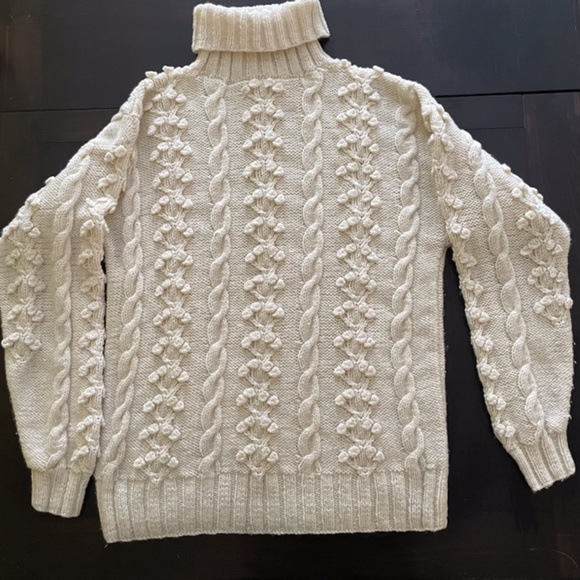 handmade vintage off white  neck cable stitch flower knit, XL unisex sweater - Picture 3 of 7